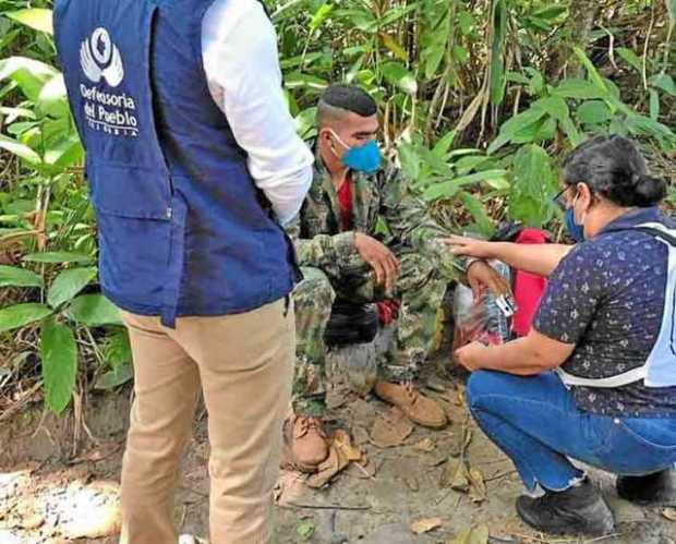 El soldado Ever Andrey Castro fue valorado médicamente por el CICR y luego entregado al Ejército en una base militar del municip