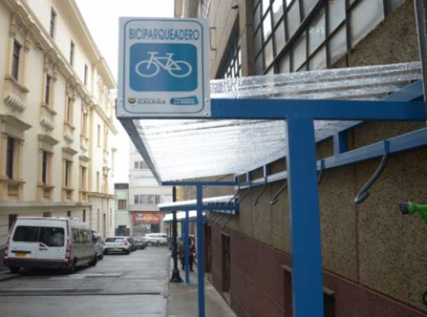 Parqueaderos de bicicletas que la Gobernación de Caldas adecuó para sus empleados. Parqueaderos de bicicletas que la Gobernación de Caldas adecuó para sus empleados.
