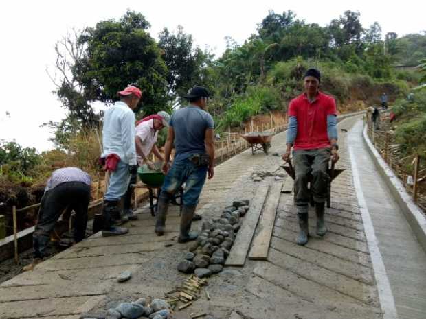  Minga semanal para mejorar vías en la vereda Pulgarín, del resguardo Cañamomo (Riosucio)