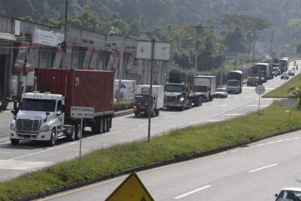 Camioneros en Manizales protestan por la vía Panamericana 