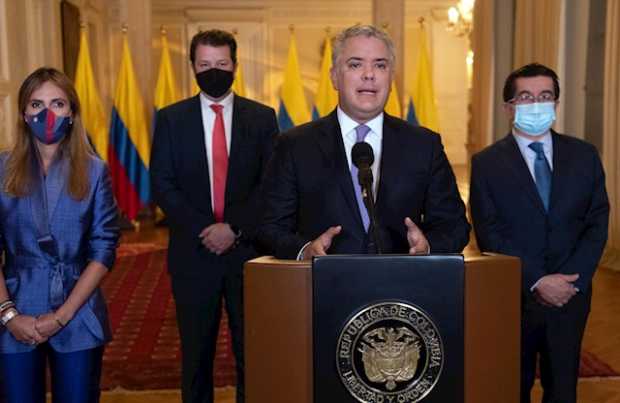 Duque alienta a pedir que productores no restrinjan exportaciones de vacunas Duque alienta a pedir que productores no restrinjan exportaciones de vacunas