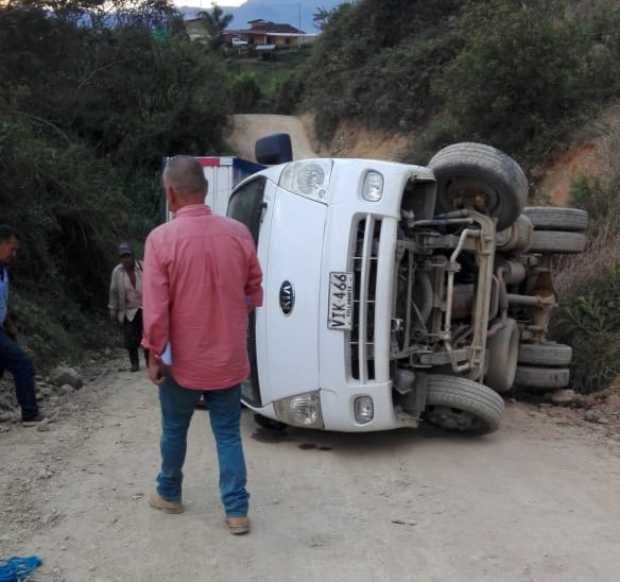 De nuevo un vehículo se volcó en El Brillante, en la vía Pácora-San Bartolomé