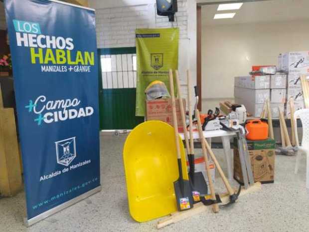 Entregan 13 combos de herramientas a veredas de Manizales