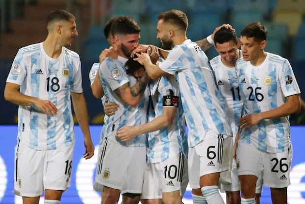 Argentina golea a Ecuador y se cita con Colombia en las semifinales