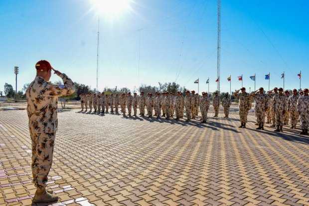 Fotos| LA PATRIA Gustavo Narváez, junto al grupo de soldado colombianos.