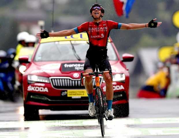 Teuns se impone en la primera etapa alpina y Pogacar aplasta a sus rivales