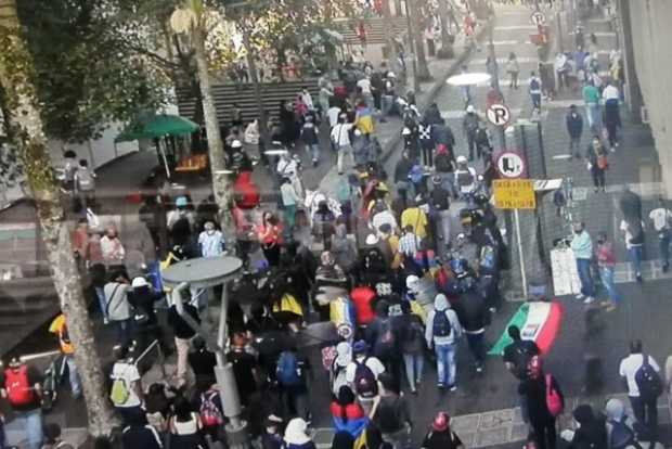 Manifestantes en Manizales se toman las carreras 22 y 23, en el centro de la ciudad 