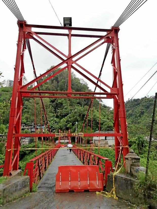 El cierre del puente Olivares perjudica a quienes viajan hacia Neira y sectores como Puerta del Sol, Cameguadua y Corinto. 