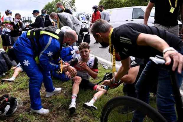 Ciclistas lesionados por caídas en la primera etapa del Tour de Francia.