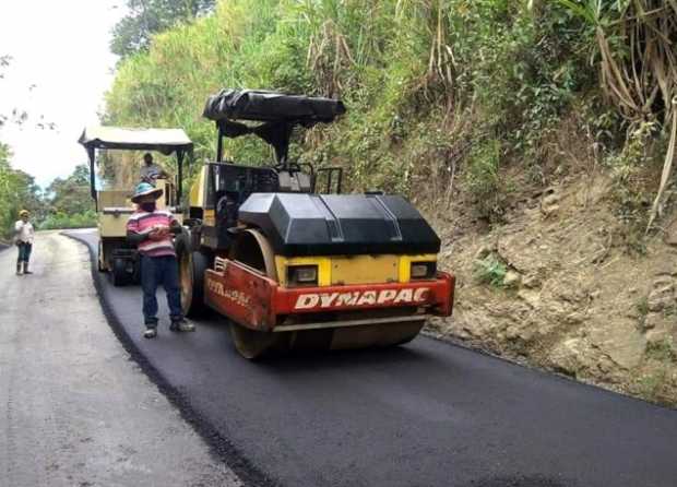 Trabajos en la vía Salamina - La Merced.