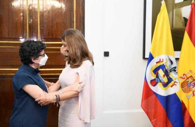 La ministra de Exteriores, Arancha González Laya (i) recibe a la vicepresidenta y ministra de Relaciones Exteriores de Colombia,