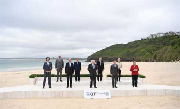 Los líderes del G7 posan para la foto de familia durante la cumbre del G7 en Carbis Bay, Reino Unido, el 11 de junio de 2021.