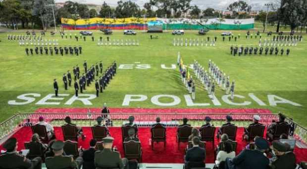 El presidente Iván Duque estuvo este domingo en la ceremonia de ascenso a 134 nuevos subtenientes de la Policía.