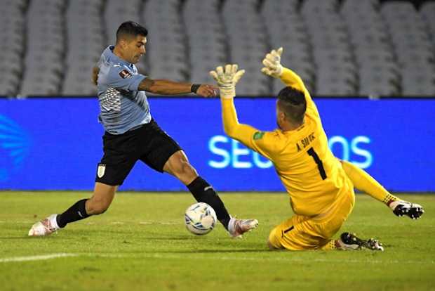 Uruguay se atraganta con Paraguay y con el 0-0 ambos marchan con 7 puntos