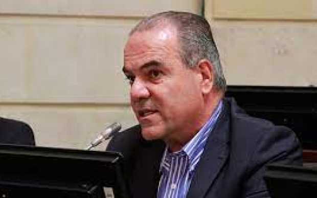 Senador Carlos Felipe Mejía dice que lo amenazaron