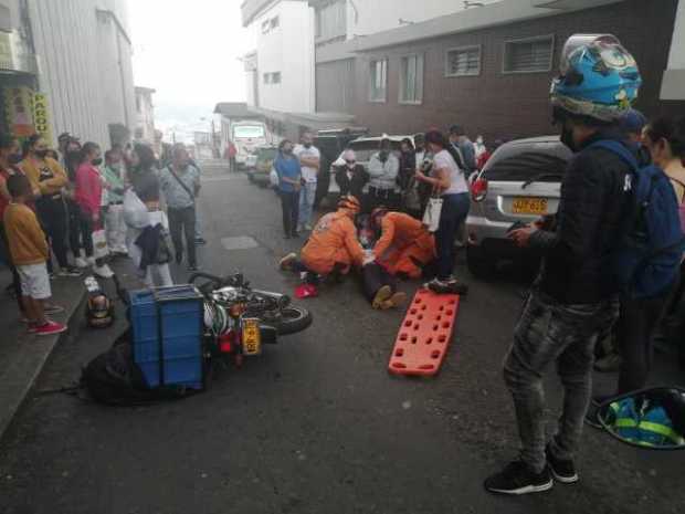 Motociclista atropelló a peatón en el Centro de Manizales