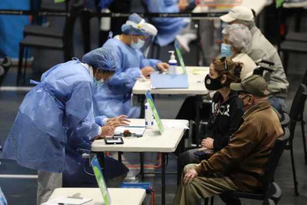 Con más de 5 mil casos diarios, Colombia teme un crecimiento de la pandemia Con más de 5 mil casos diarios, Colombia teme un crecimiento de la pandemia