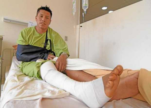 Erwin Tumiri se recupera en una clínica de los golpes que sufrió en el accidente de carretera.