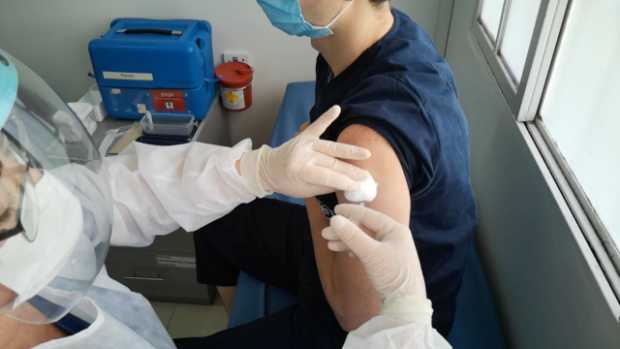 Personal asistencial se capacita en vacunación