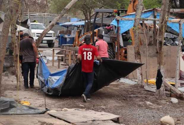 Advierten de las barreras que pueden excluir a los migrantes de la vacunación