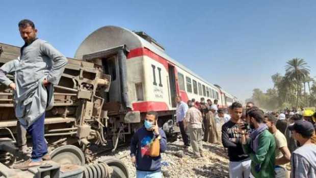 Al menos 32 muertos y 66 heridos en el choque de dos trenes en sur de Egipto