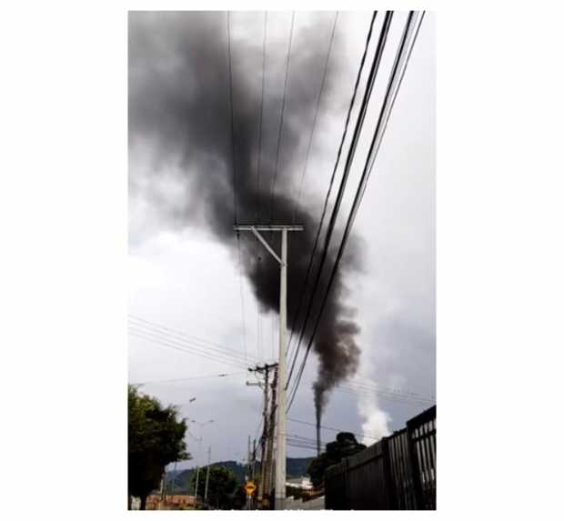 De chimenea de Buencafé, en Chinchiná, salió humo negro