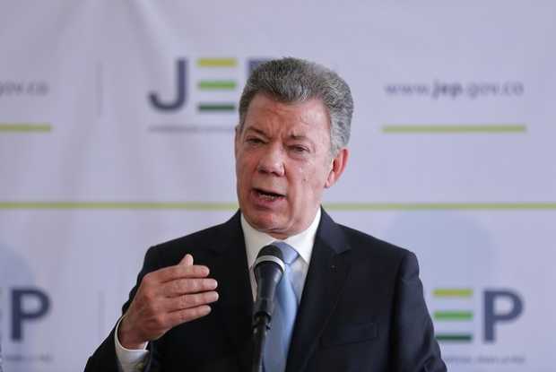 El expresidente Santos se reúne por primera vez con la Comisión de la Verdad