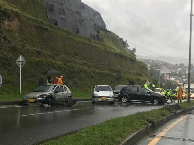 Cinco lesionados en choque múltiple cerca a la Terminal de Transporte de Manizales Cinco lesionados en choque múltiple cerca a la Terminal de Transporte de Manizales