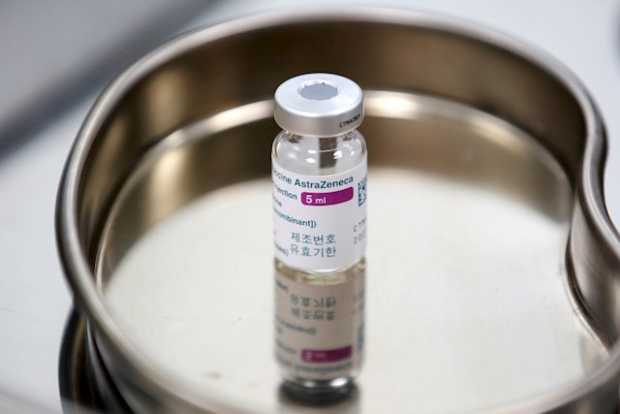 OMS recomienda seguir vacunando contra la covid con AstraZeneca