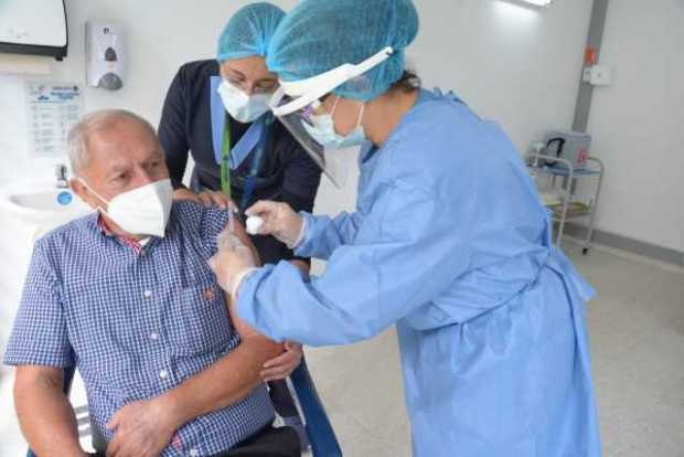 EPS en Manizales inician vacunación de mayores de 80 años que no pertenecen a centros de bienestar