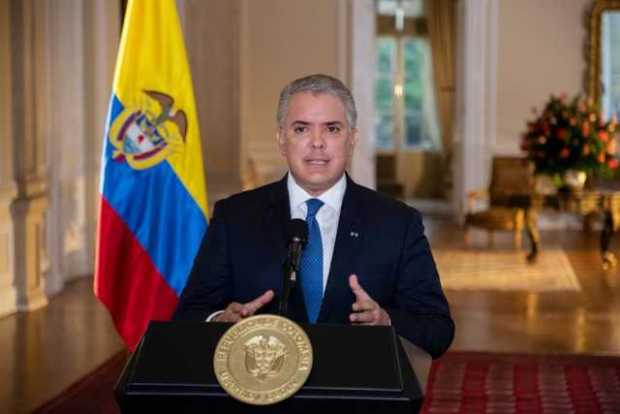 Presidente, Iván Duque, mientras ofrece un discurso televisado hoy, martes desde la Casa de Nariño en Bogotá. 