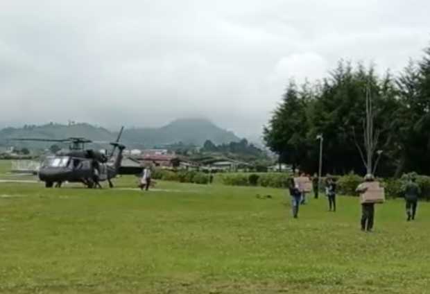 El bloqueo de las vías terrestres para llegar a Manizales hicieron que la Gobernación de Caldas gestionara un helicóptero para t