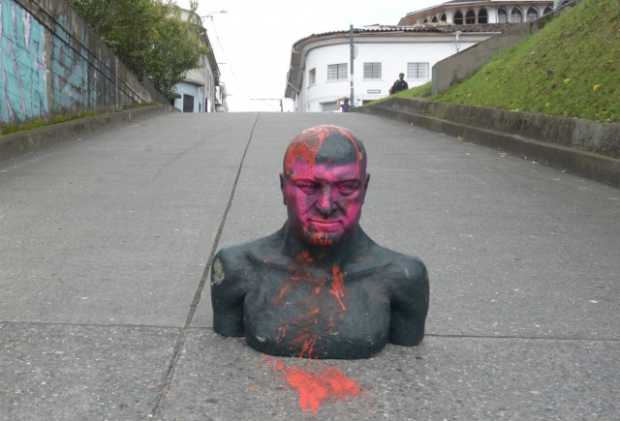 Los hechos del busto derribado y vandalizado de Benjamín López en el Centro de Manizales están entre las pruebas presentadas por