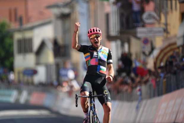 Alberto Bettiol gana la etapa más larga del Giro 2021 