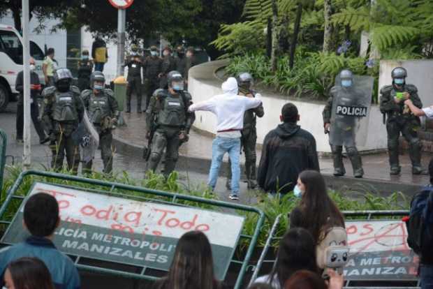 Gritos y arengas contra la Policía en jornada de protestas de este viernes en Manizales 