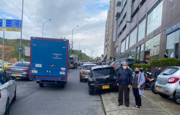 Manizaleños se preguntan si falta control o parqueaderos