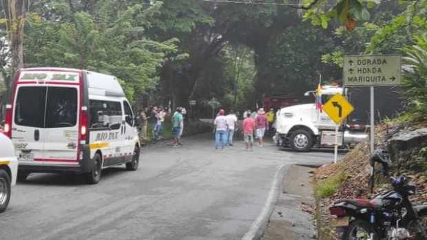 Vías de Caldas están con tránsito lento por paro de camioneros 