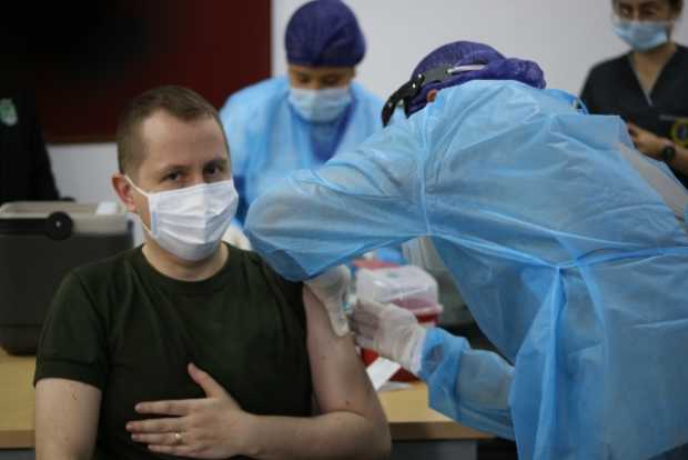 Se inicia la vacunación contra la covid-19 para los policías de Caldas 