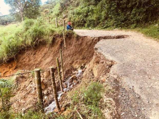 Transite con precaución por vías de Caldas