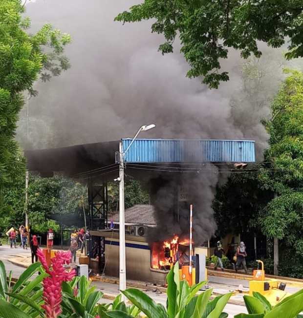 Incendiaron peaje de Supía, en la vía Manizales-Medellín