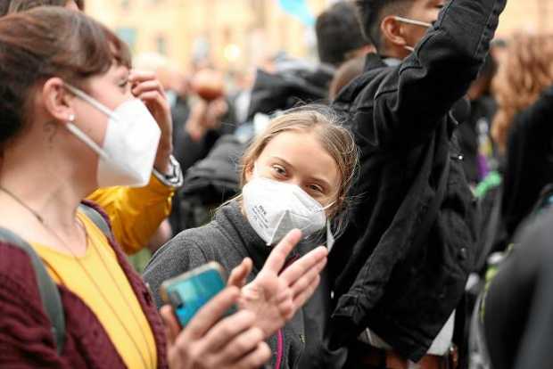 La juventud protestó en las calles de la ciudad escocesa como parte del movimiento Viernes por el futuro, iniciado por Greta Thu