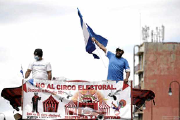 Nicaragüenses participaron en una manifestación en San José (Costa Rica) contra las elecciones presidenciales de su país.