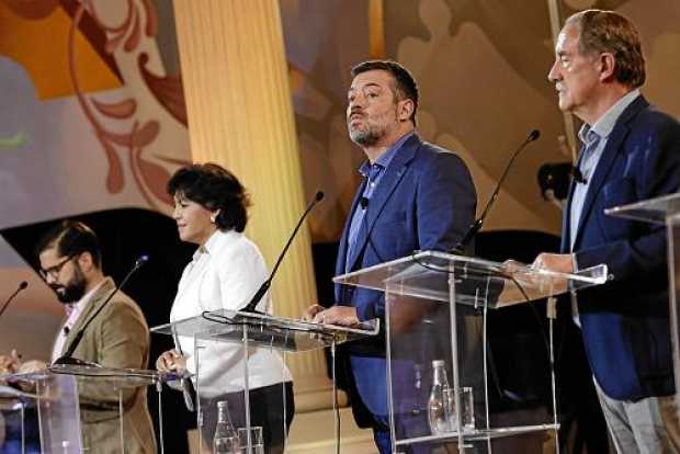 Los candidatos presidenciales por el Frente Amplio, de izquierda a derecha, Gabriel Boric; por el Partido Demócrata Cristiano, Y