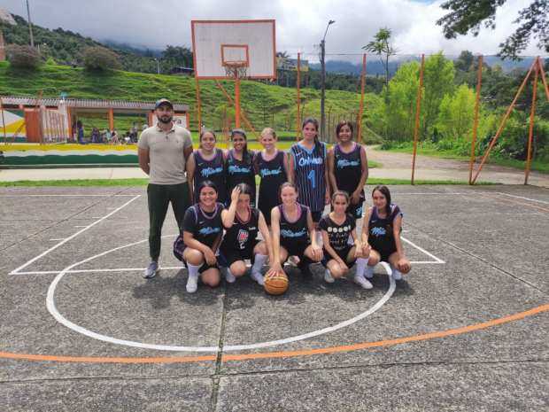 Las niñas campeonas.