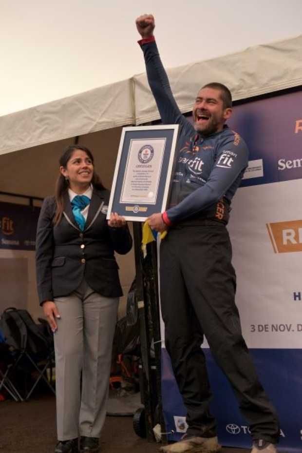 Mauricio Salazar conquistó el Reto Nevados y logró el Guinness World Record
