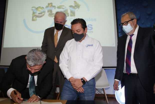 Aguas de Manizales y la empresa mexicana Fypasa oficializan contrato de la PTAR-Los Cámbulos
