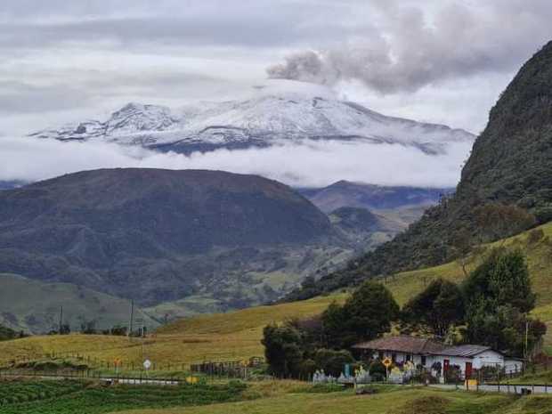 Desde Letras el Volcán Nevado del Ruiz