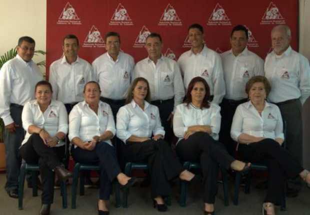 Rubén Elías González, el presidente del 89 Congreso Nacional Cafetero, es el primero a la izquierda en esta fotografía. 