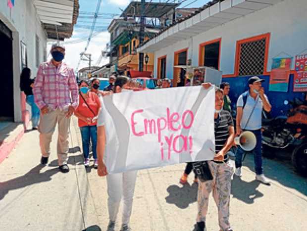 Algunos habitantes de Palestina salieron a las calles para exigir que la firma OHLA cuente con ellos para laborar y no con perso