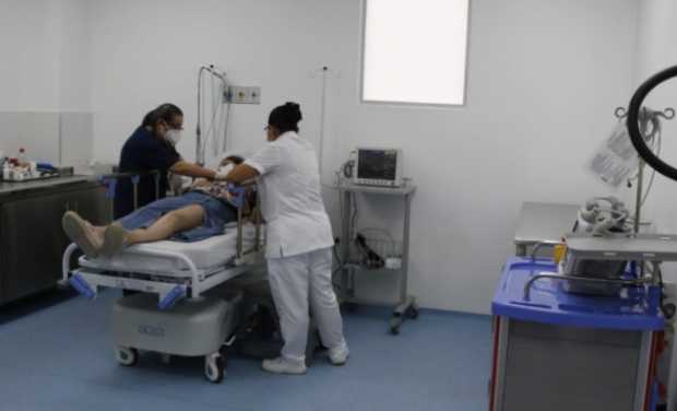 La médica Luz Nelvia estaba ayer de turno en el nuevo Hospital de Arauca, corregimiento de Palestina.